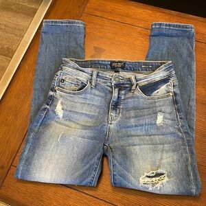 Judy Blue Distressed Boyfriend Jeans in Light Blue